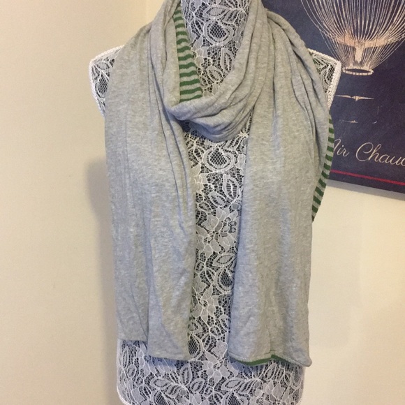 Old navy scarf - Picture 2 of 3